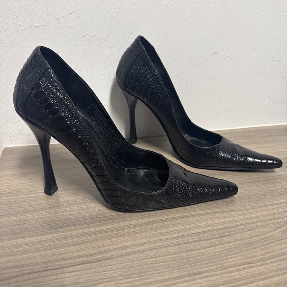 Crocodile embossed black leather Gucci pump - Picture 3 of 9